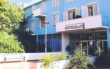 Отель Komodor Hotel and bungalows Orebic 2*