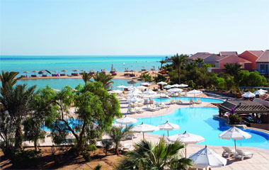 Пляж отеля Movenpick Resort & SPA El Gouna 5*