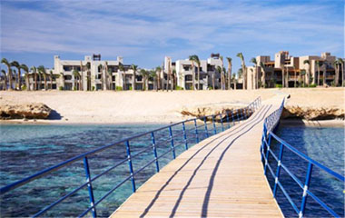 Пляж отеля Crowne Plaza Oasis Port Ghalib 5*