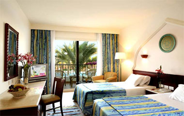 Twin Bedroom номер отеля Baron Palms Resort 5*