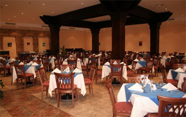 Ресторан отеля Coral Sea Holiday Village Resort 5*