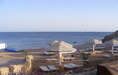 Пляж отеля Domina Hotel & Resort Aquamarine Pool 5*