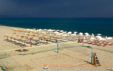 Пляж отеля Axos Hotel 3*