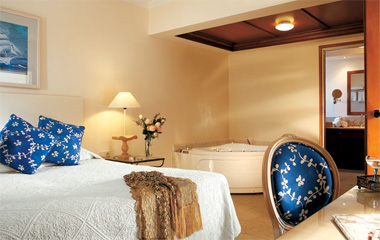 Deluxe Bungalow Suite with Jacuzzi отеля Club Marine Palace Grecotel 5*