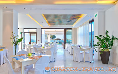 Ресторан отеля Geraniotis Beach Hotel 3*