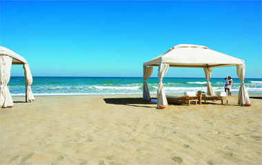 Пляж отеля Grecotel Amirandes 5*