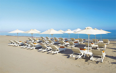 Пляж отеля Grecotel Plaza SPA Apartments 4*