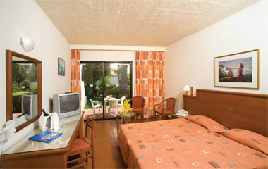 Double or Triple room in bungalow with garden view отеля Blue Horizon 4*