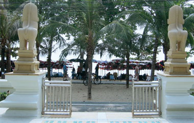Пляж отеля Avalon Beach Resort 4* 