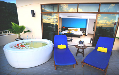Deluxe Honeymoon Spa Suite at The Terraces отеля Centara Karon Resort Phuket 4*