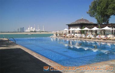 Отель Traders Hotel Qaryat Al Beri Abu Dhabi 4*