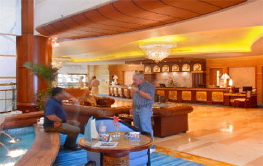Отель Dhow Palace Hotel 4*