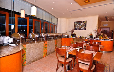 Ресторан отеля Emirates Concorde Hotel & Suites 5*