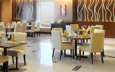 Ресторан отеля Emirates Grand Hotel 4*