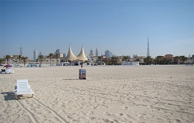 Пляж отеля Holiday Inn Dubai-Al Barsha 4*