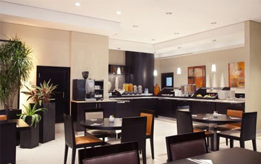 Ресторан отеля Holiday Inn Express Dubai-Safa Park 2*