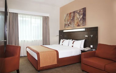 Номер отеля Holiday Inn Express Dubai-Safa Park 2*