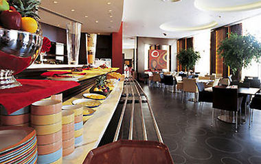 Ресторан отеляIbis World Trade Centre Dubai 3*