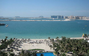 Пляж отеля Le Meridien Mina Seyahi Beach Resort and Marina 5*