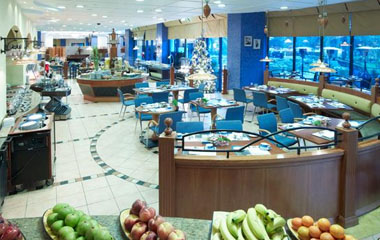 Ресторан отеля Le Meridien Mina Seyahi Beach Resort and Marina 5*