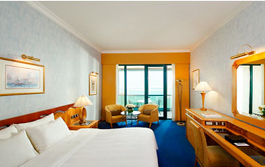 Номер отеля Le Meridien Mina Seyahi Beach Resort and Marina 5*