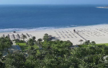 Пляж отеля Metropolitan Hotel 4*
