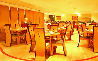 Ресторан отеля Metropolitan Hotel Deira 4*