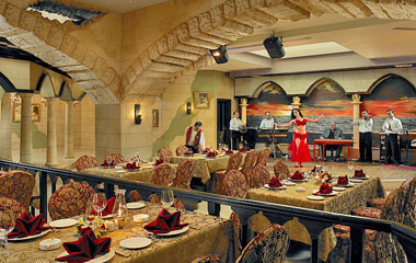 Ресторан отеля Metropolitan Palace 5*