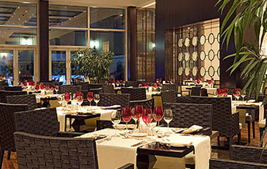 Ресторан отеля Novotel World Trade Centre Dubai Hotel 4*