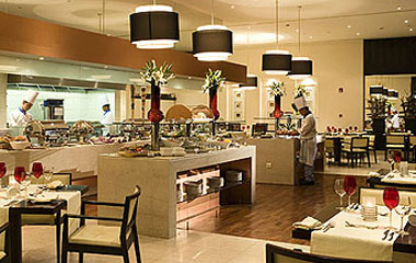 Ресторан отеля Novotel World Trade Centre Dubai Hotel 4*