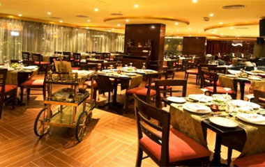 Ресторан отеля Ramee Royal Hotel 4*