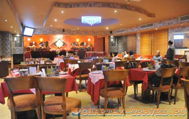 Ресторан отеля Versailles Hotel Dubai 3*