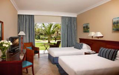 Номер отеля Fujairah Rotana Resort & Spa - Al Aqah Beach 5*