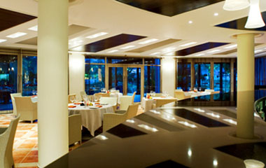 Ресторан отеля Le Meridien Al Aqah Beach Resort 5*