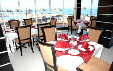 Ресторан отеля Royal Beach Hotel and Resort 3*