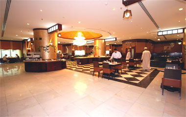 Ресторан отеля Al Bustan Tower Hotel Suites 4*
