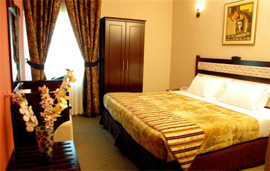 Номер отеля Al Bustan Tower Hotel Suites 4*