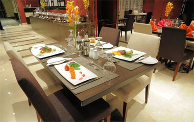 Ресторан отеля Al Hamra Hotel 4*