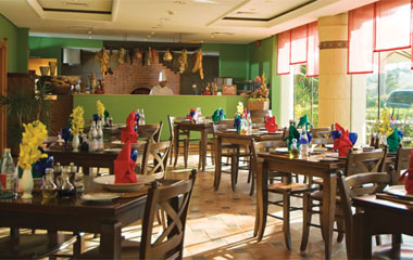 Ресторан отеля Coral Beach Resort 5*