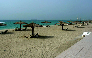Пляж отеля Sharjah Carlton Hotel 4*