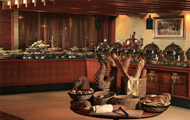 Ресторан отеля Sharjah Rotana Hotel 4*